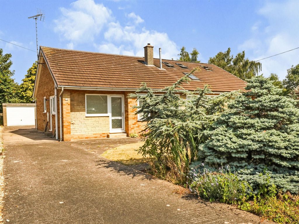 2 bed semidetached bungalow for sale in Walnut Avenue, Shireoaks