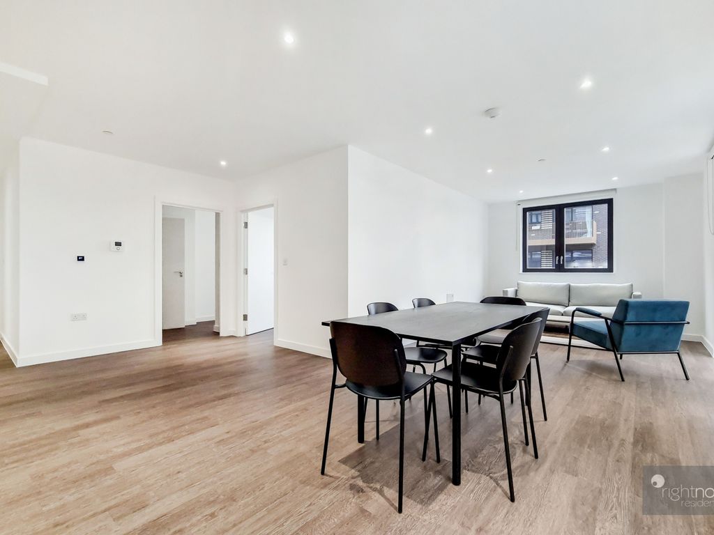 2 bed flat to rent in Vanguard Way, London E17, £2,665 pcm Zoopla