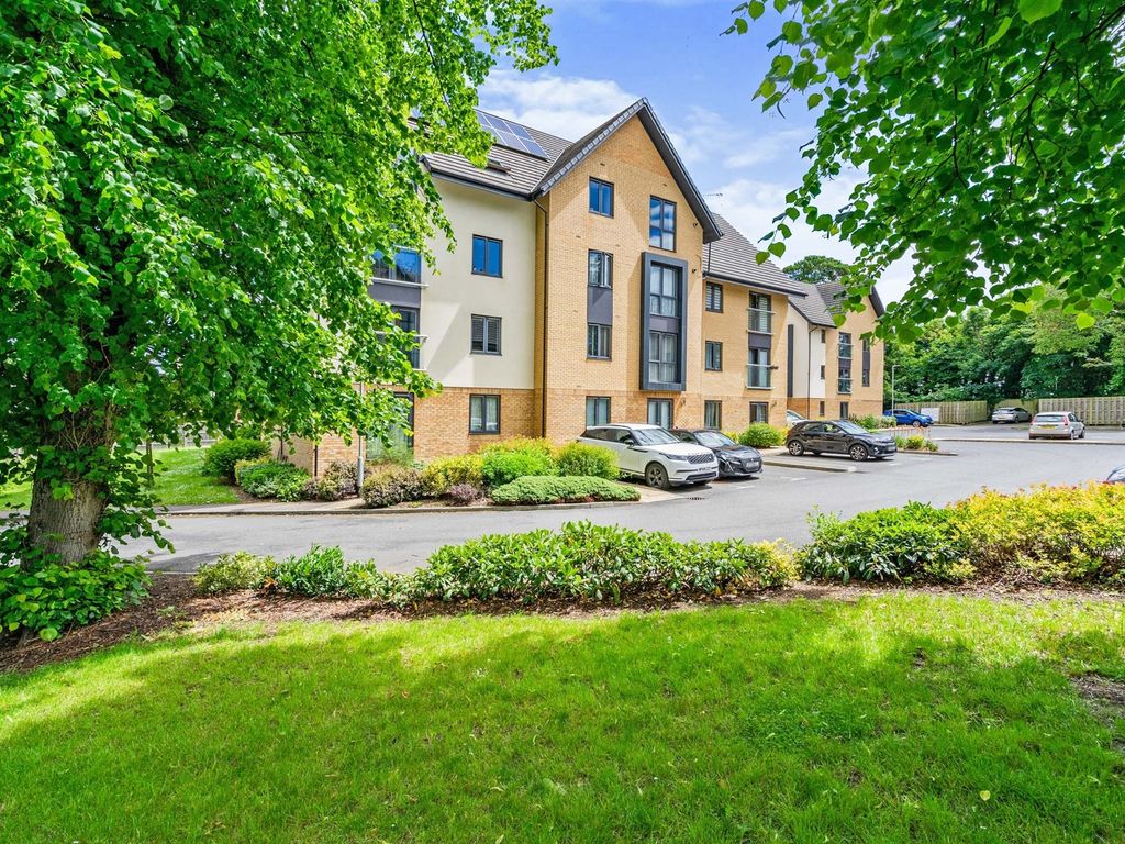 1 bed flat for sale in Jonathan Henry Place, Luton LU4, £165,000 Zoopla