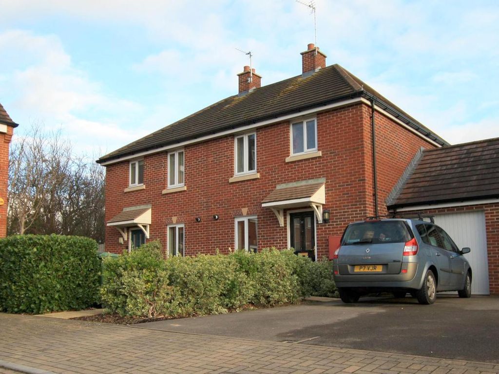 3 bed semidetached house to rent in Bulford Close, Hucclecote GL3 Zoopla