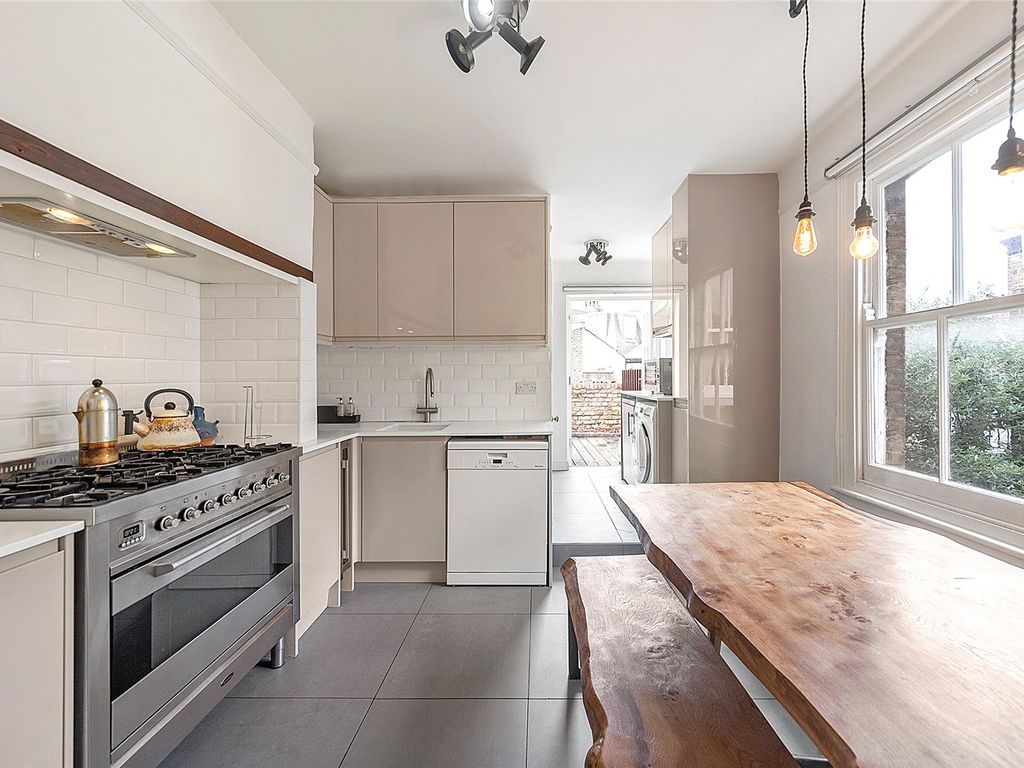 Silverthorne Road, London SW8  