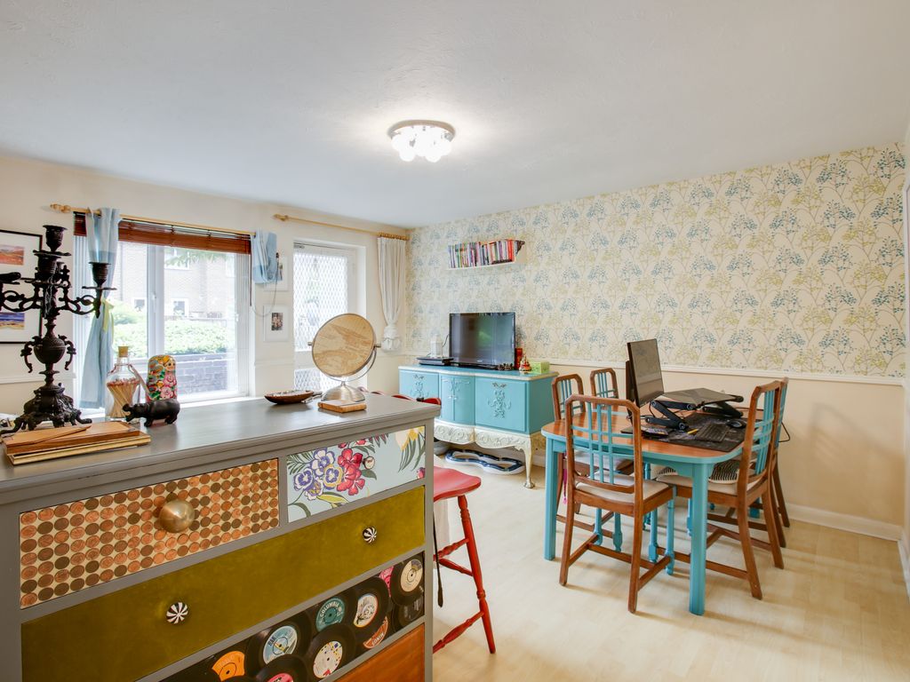 Abbeyfields Close, Ealing, London NW10  