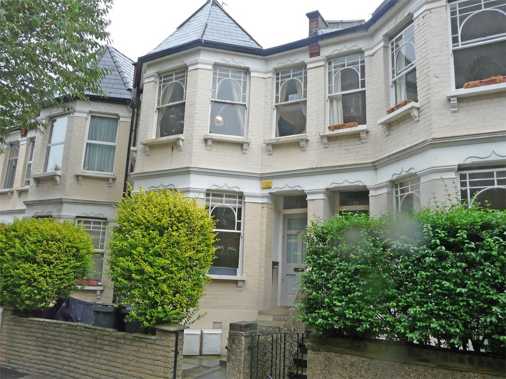 2 bed flat to rent in Falkland Road, London N8 Zoopla
