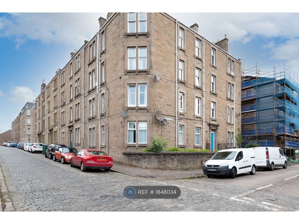 3 bed flat to rent in Buchanan Street, Dundee DD4, £800 pcm Zoopla