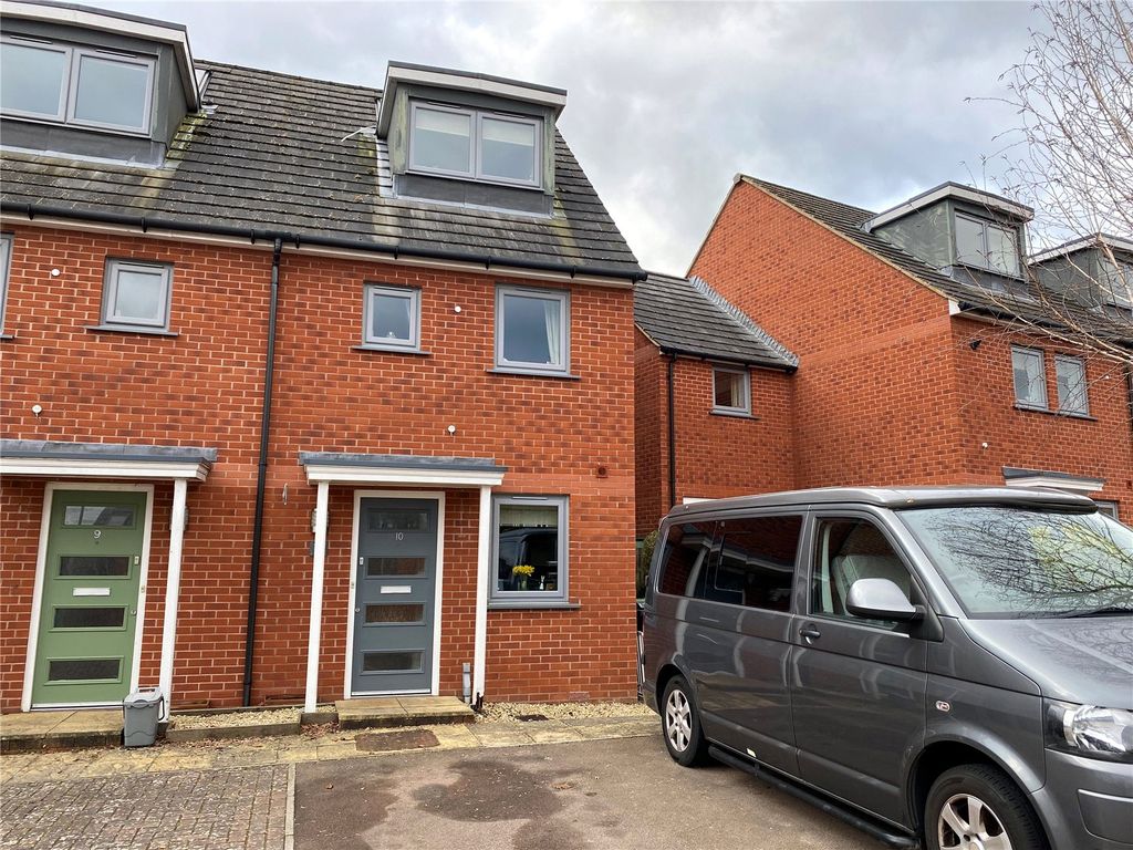 3 bed semidetached house for sale in Graces Field, Stroud