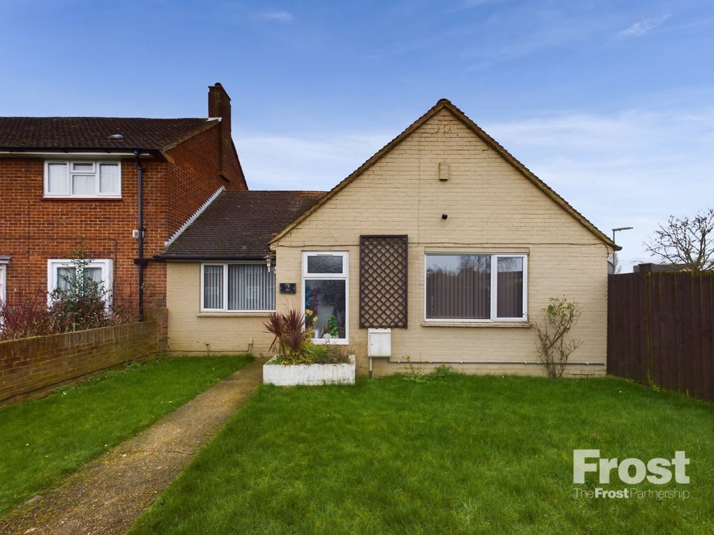 2 bed bungalow for sale in Elsinore Avenue, Stanwell, Middlesex TW19, £