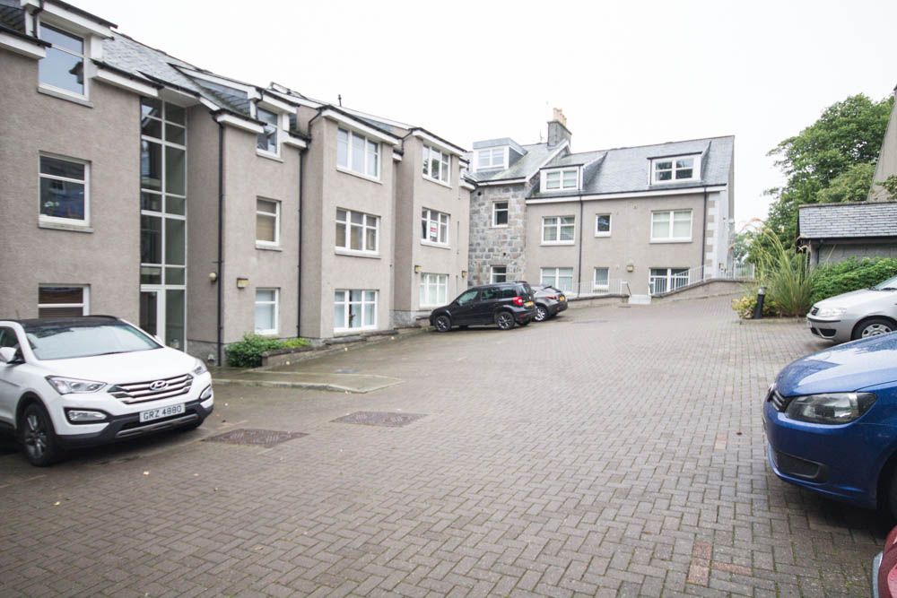 3 bed flat to rent in Polmuir Road, Ferryhill, Aberdeen AB11, £895 pcm