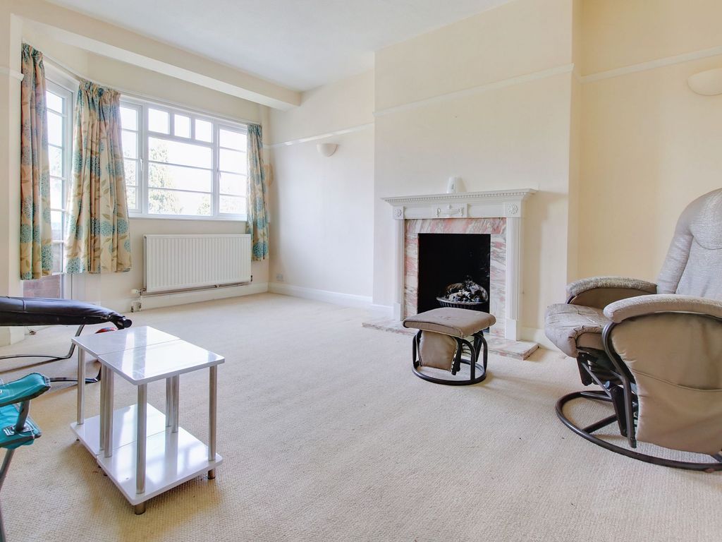 2 bed flat for sale in Knighton Park Road, Leicester LE2, £180,000 Zoopla