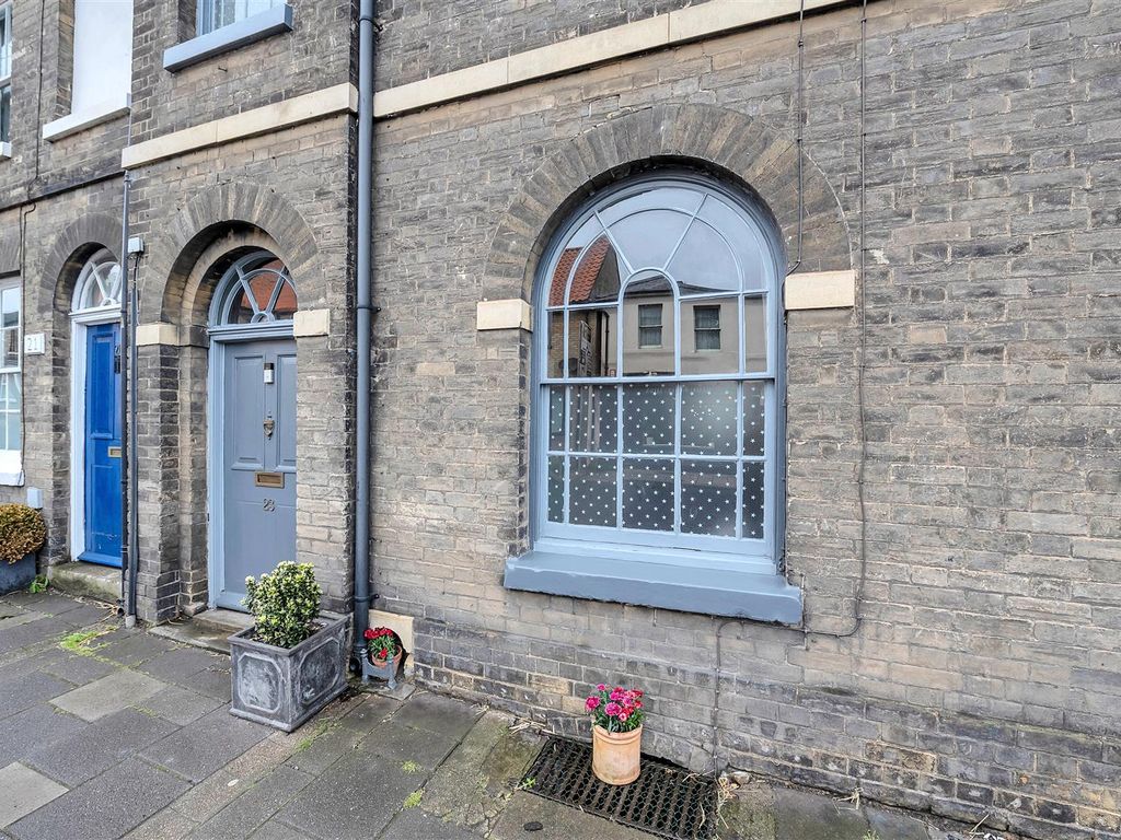 3 bed property for sale in Out Westgate, Bury St. Edmunds IP33, £