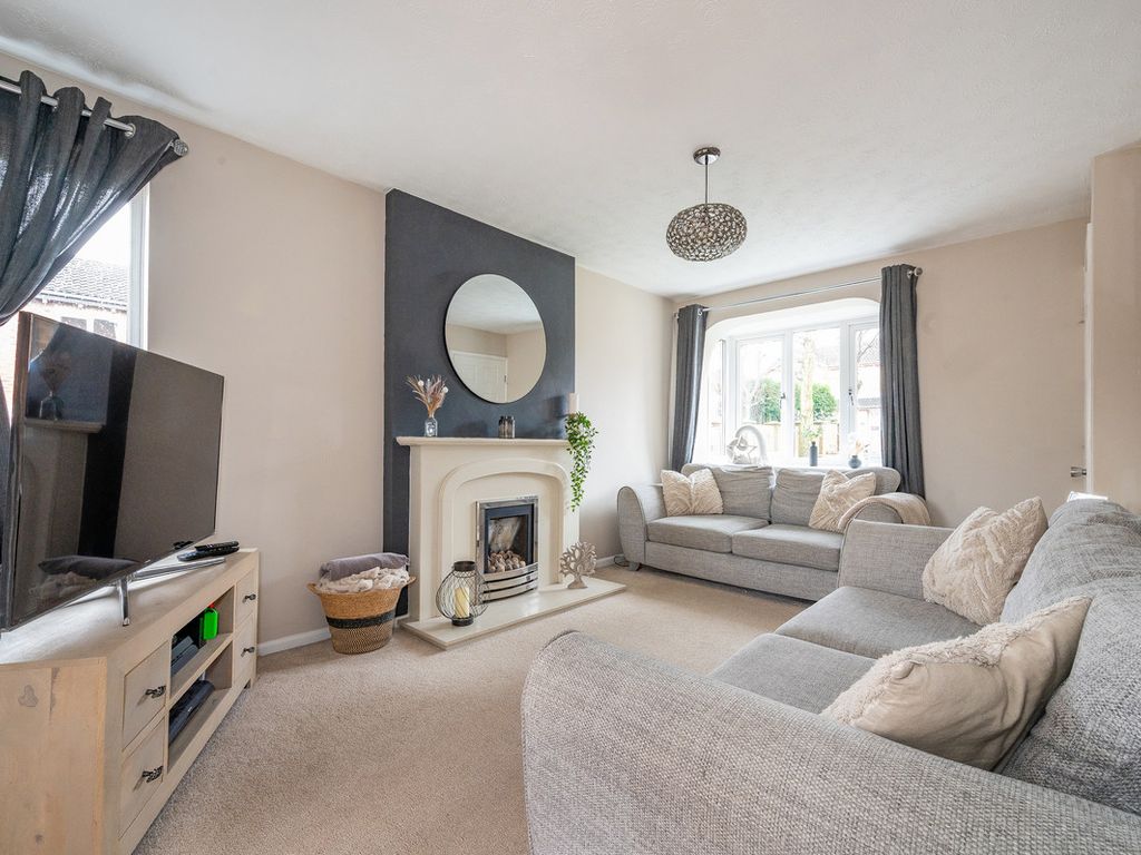 2 bed semidetached house for sale in Heatherdale Road, Wakefield, 1