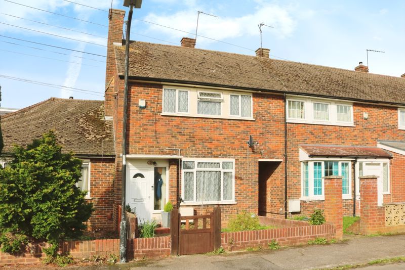 2 bed end terrace house for sale in b Close, Langley, Slough SL3, £