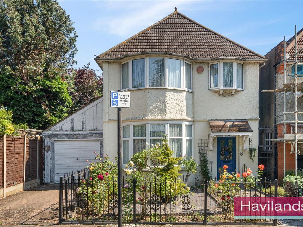 3 bed detached house for sale in Fernleigh Road, London N21, £850,000