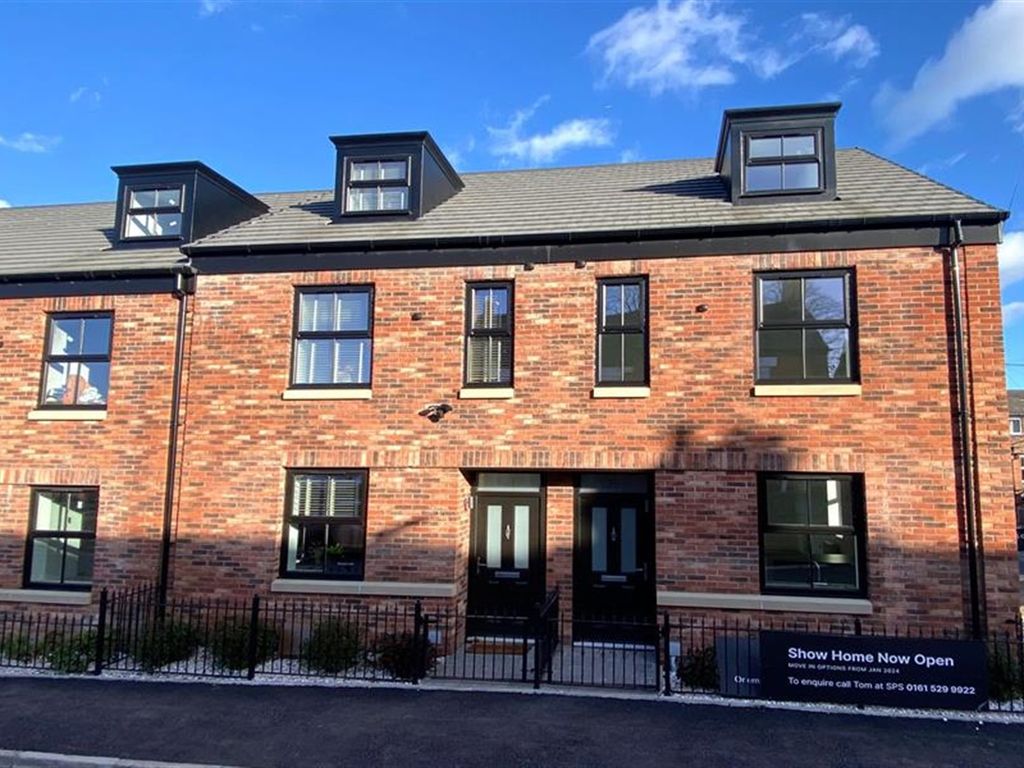 4 bed end terrace house for sale in Pownall Street, Macclesfield SK10