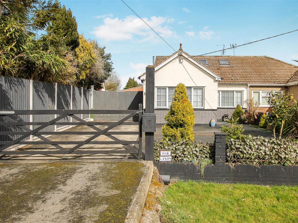 7 bed semidetached bungalow for sale in Wyatts Green Road, Wyatts