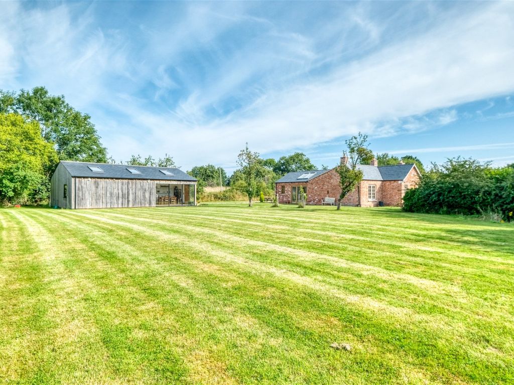 7 bed detached house for sale in Whinfield Road, Dodford, Bromsgrove