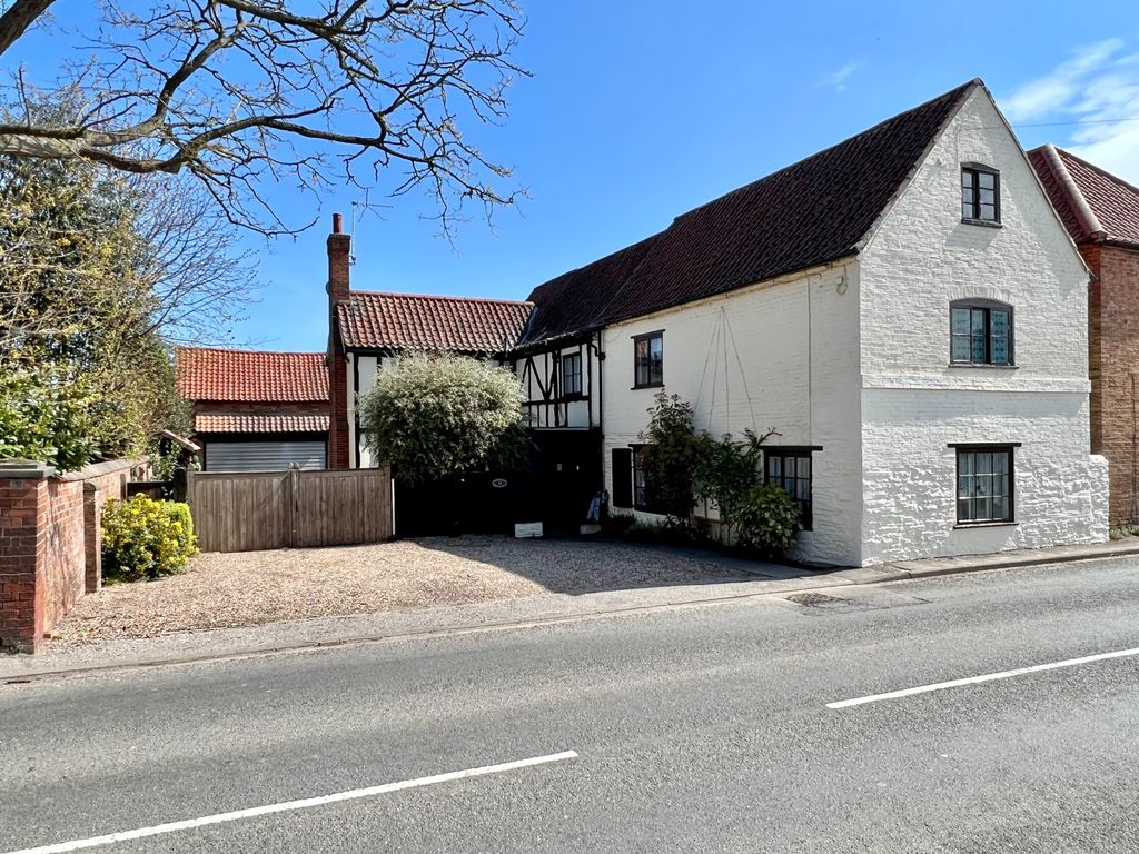 5 bed detached house for sale in High Street, Collingham, Newark NG23