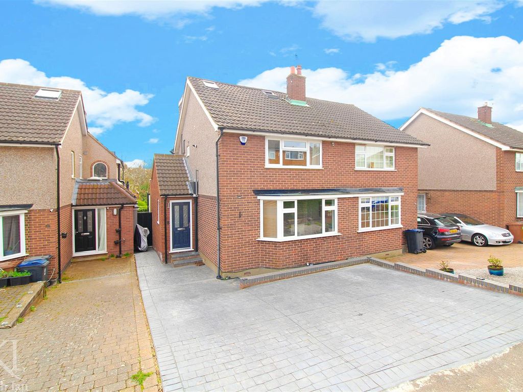 3 bed semidetached house for sale in Milton Road, Ware SG12, £599,995