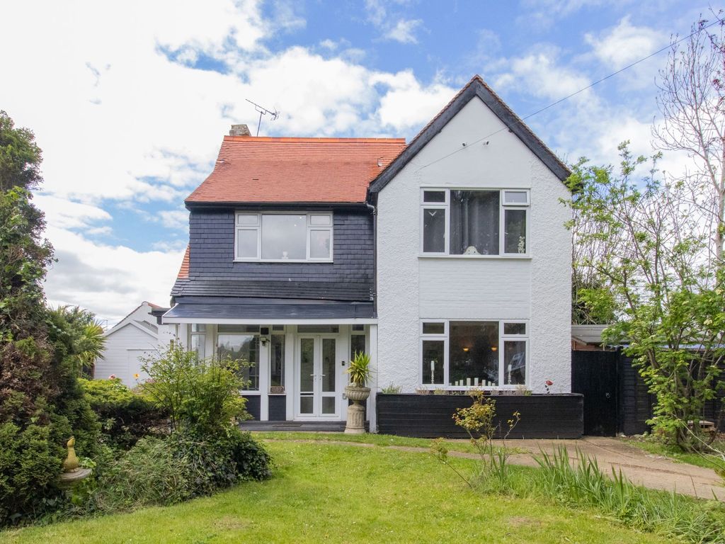 3 bed detached house for sale in Greenhill Road, Herne Bay CT6, £