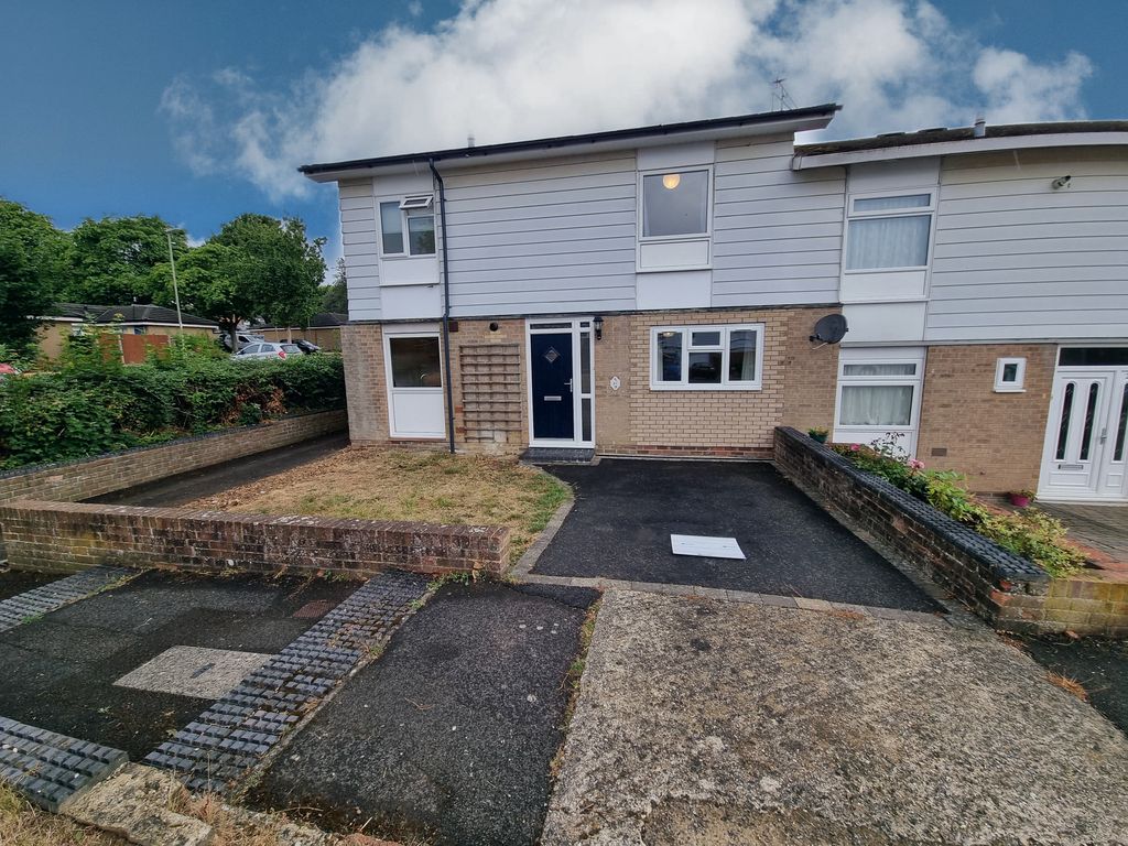 4 bed end terrace house to rent in Glastonbury Close, Basingstoke RG24