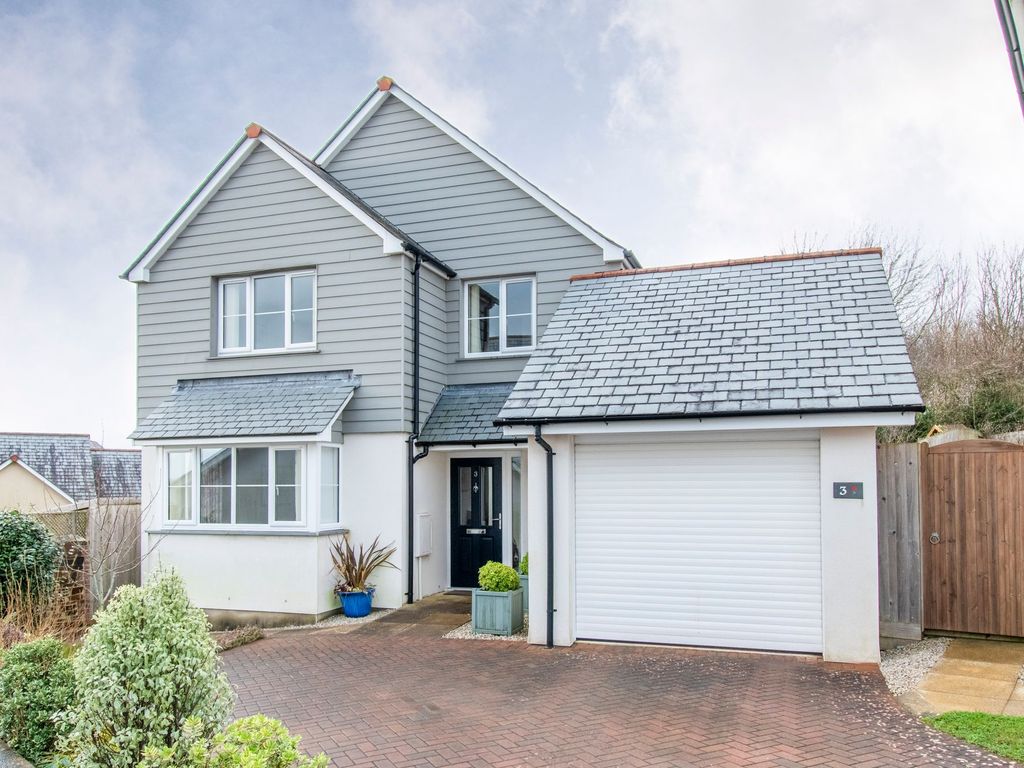 4 bed detached house for sale in Hawthorn Rise, Dobwalls PL14, £375,000