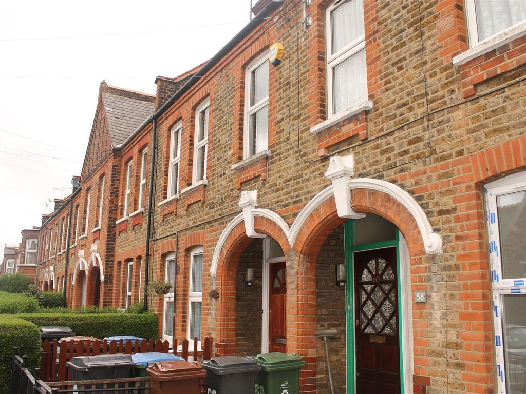 2 bed flat to rent in Fleeming Road, London E17 Zoopla