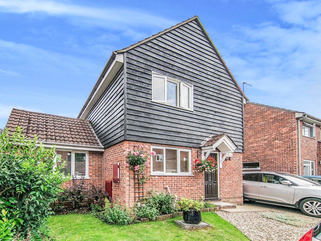 3 bed detached house for sale in Blackwater Avenue CO4 Zoopla