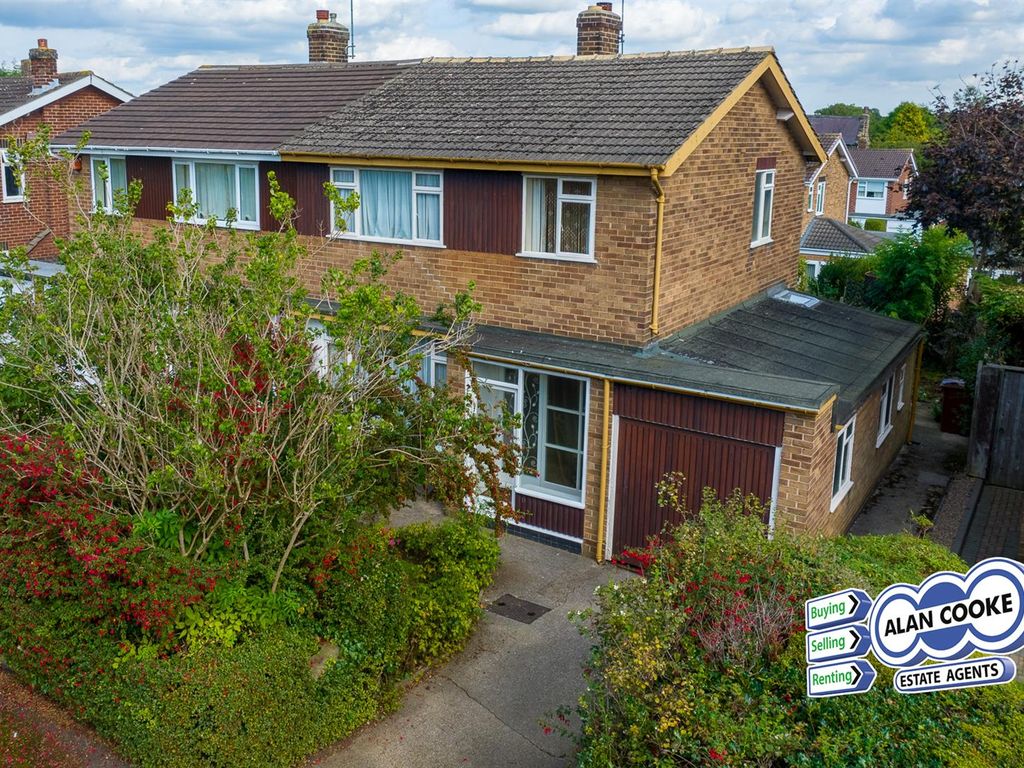 3 bed semidetached house for sale in Strickland Close, Shadwell, Leeds