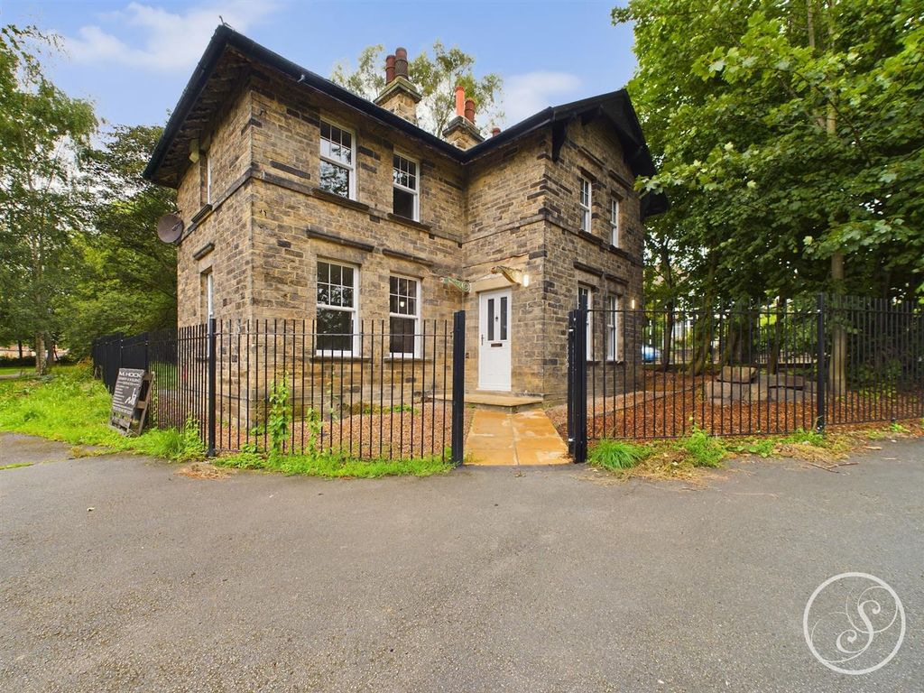 3 bed detached house for sale in Potternewton Park, Leeds LS7, £450,000 Zoopla