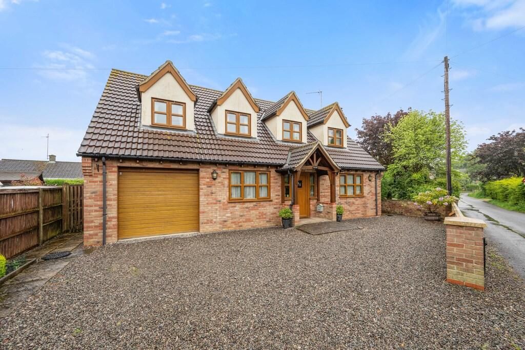 4 bed chalet for sale in Kirk Road, Walpole St Andrew, Wisbech