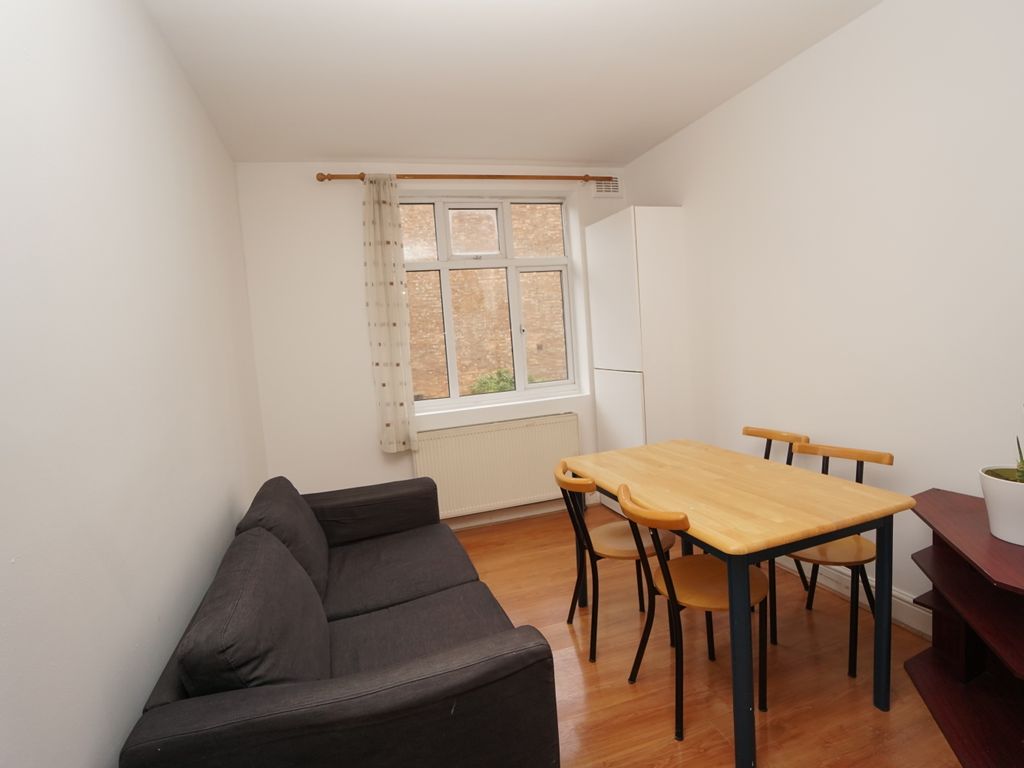 3 bed flat to rent in Seven Sisters Road, London, Islington N4, £3,100