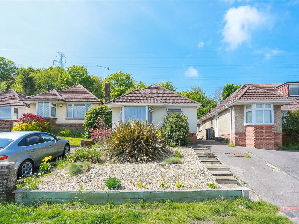 3 bed bungalow for sale in Oakdene Close, Portslade, East Sussex BN41