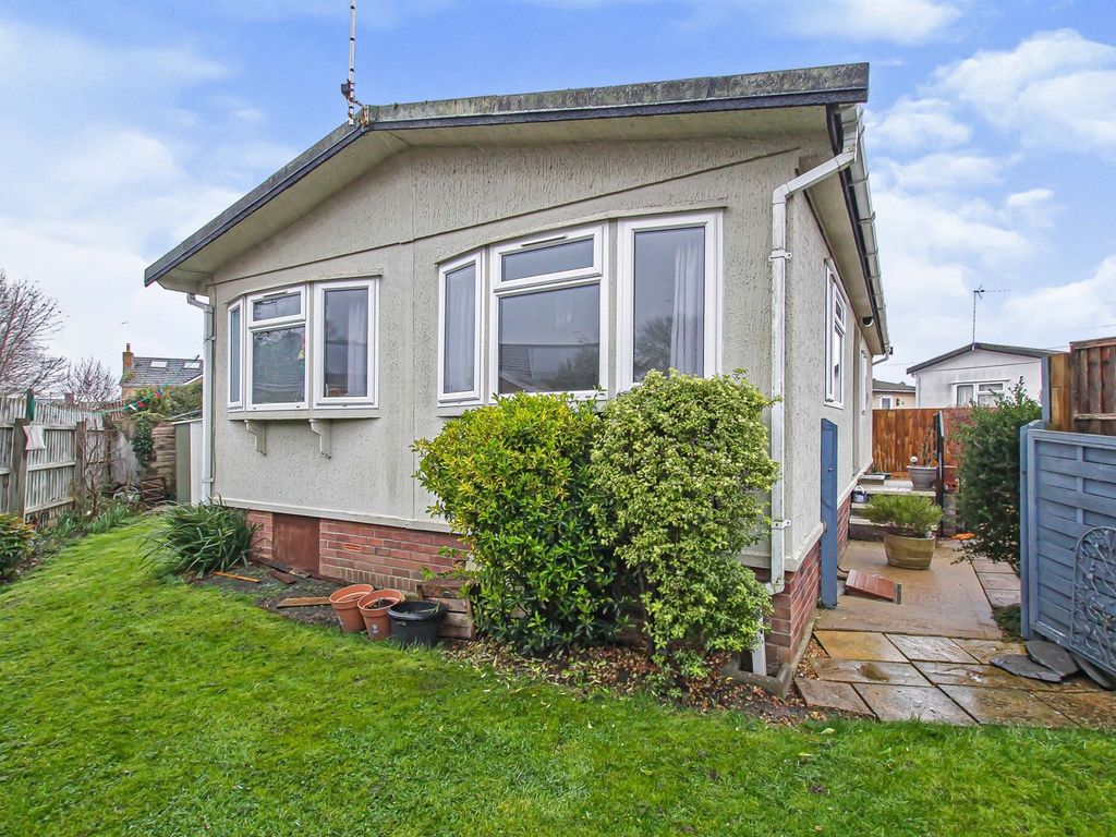 2 bed mobile/park home for sale in Way Lane, Waterbeach, Cambridge CB25