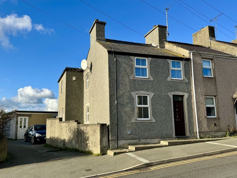 3 bed end terrace house for sale in Kingsland Road, Holyhead LL65, £