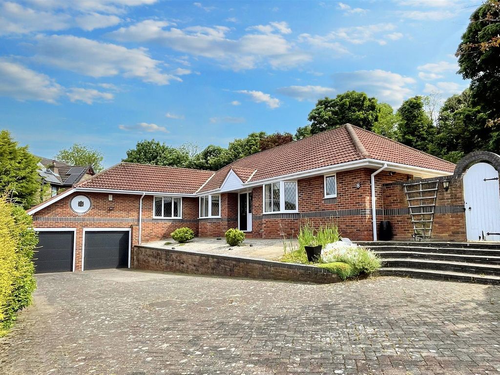 4 bed detached bungalow for sale in Cleadon Towers, The Lonnen, South