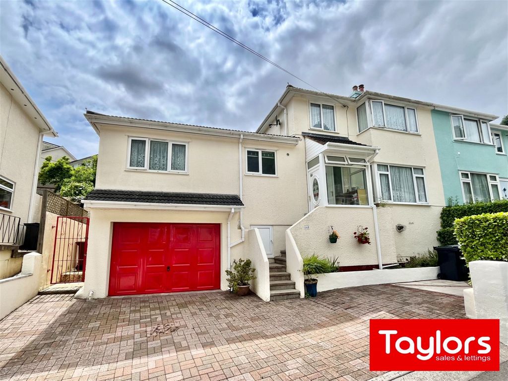 4 bed semidetached house for sale in Valley Road, Preston