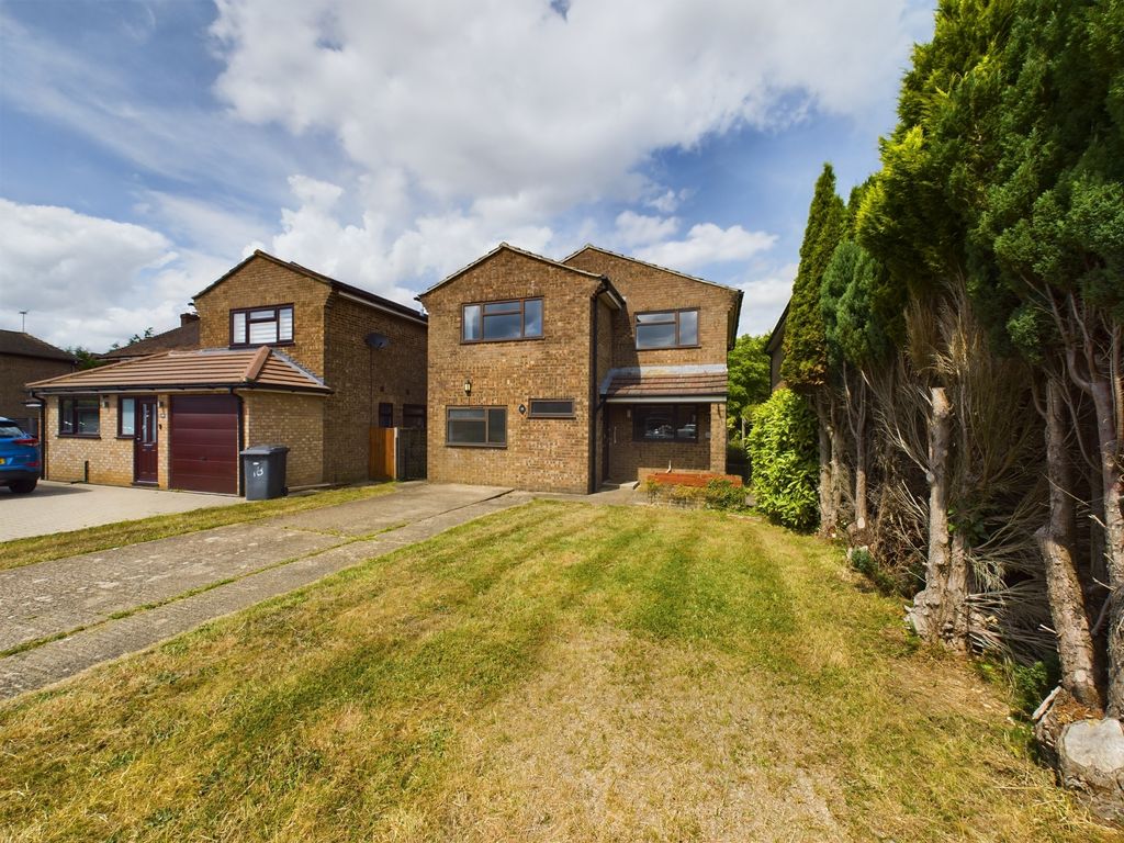 4 bed detached house for sale in Oakengrove Road, Hazlemere, High