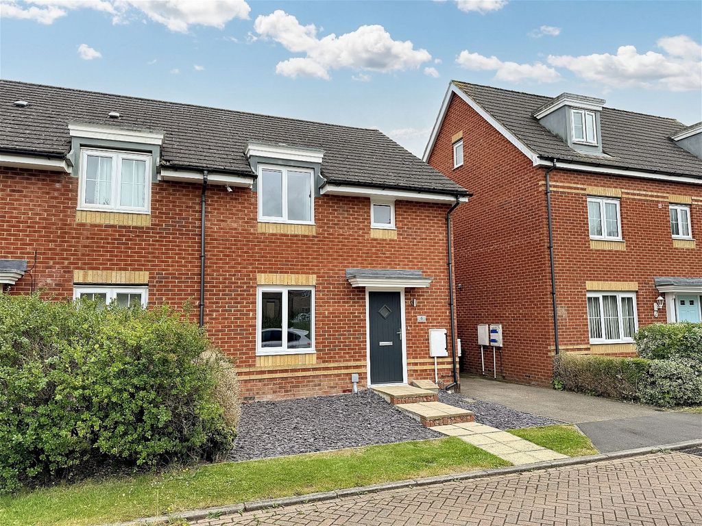 3 bed semidetached house for sale in Lapwing Way, Soham, Ely CB7, £