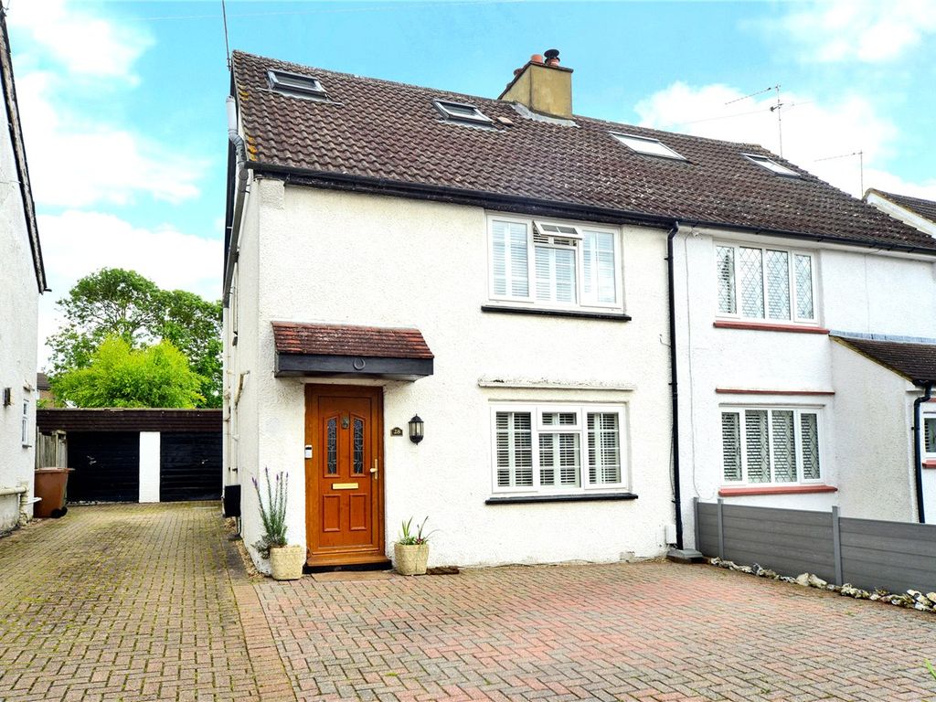 3 bed semidetached house for sale in Oatfield Road, Tadworth, Surrey