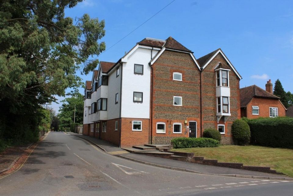 1 bed flat to rent in Crondall Lane, Farnham GU9 Zoopla