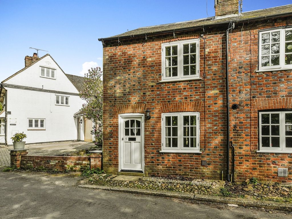 2 bed end terrace house for sale in Maydencroft Lane, Gosmore, Hitchin