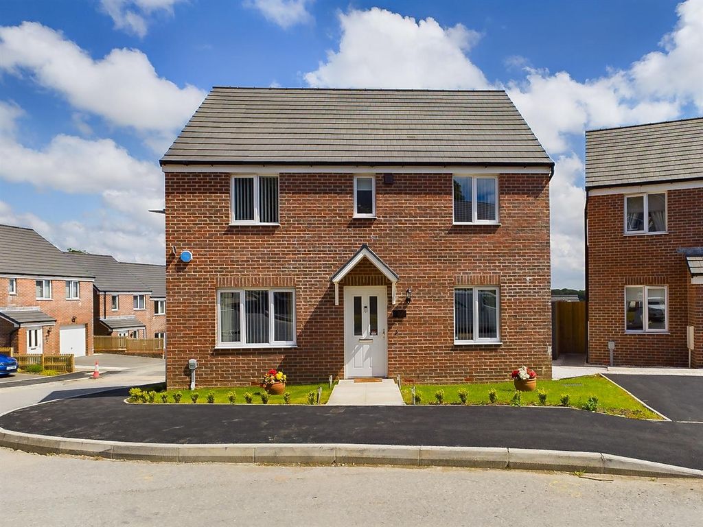 4 bed detached house for sale in Tasker Way, Haverfordwest SA61, £