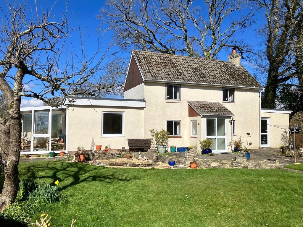 3 bed detached house for sale in Smithy Lane, New Milton BH25, £725,000