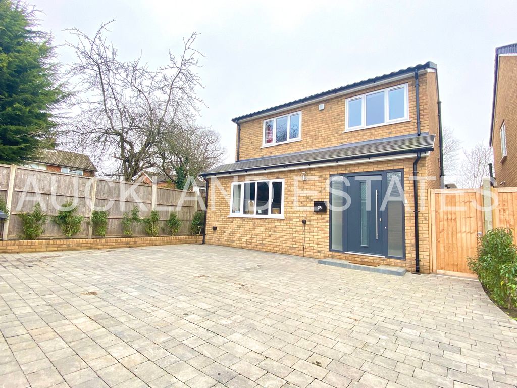 New home, 4 bed detached house for sale in Tavistock Close, Potters Bar