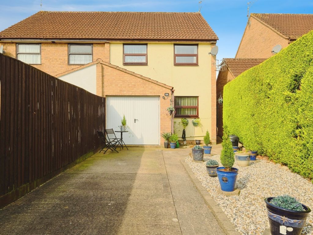 2 bed semidetached house for sale in Grosmont Close, Monmouth NP25, £