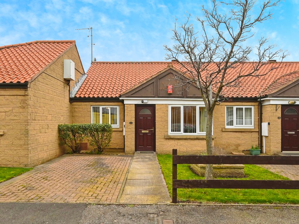 2 bed bungalow for sale in Pennine Close, Mansfield Woodhouse