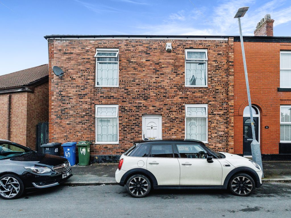 2 bed end terrace house for sale in Curzon Road, AshtonUnderLyne OL6