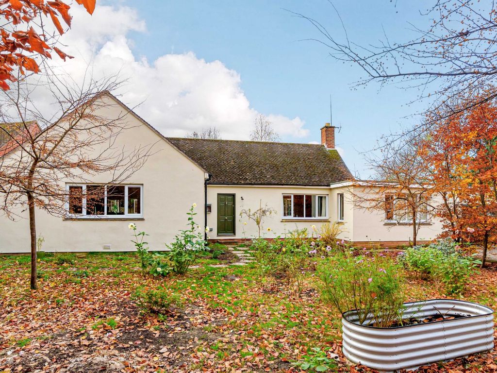 3 bed bungalow for sale in Laurel Drive, Prestbury, Cheltenham GL52, £