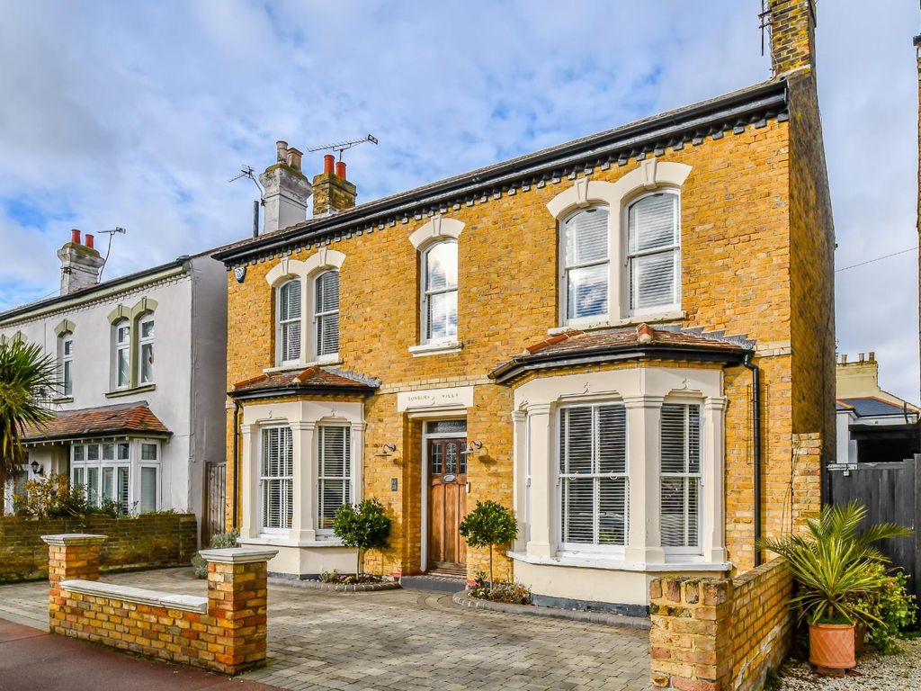 4 bed detached house for sale in Park Terrace, WestcliffOnSea SS0, £