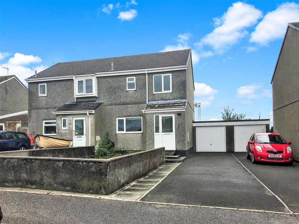 2 bed semidetached house to rent in Barton Road, Central Treviscoe, St