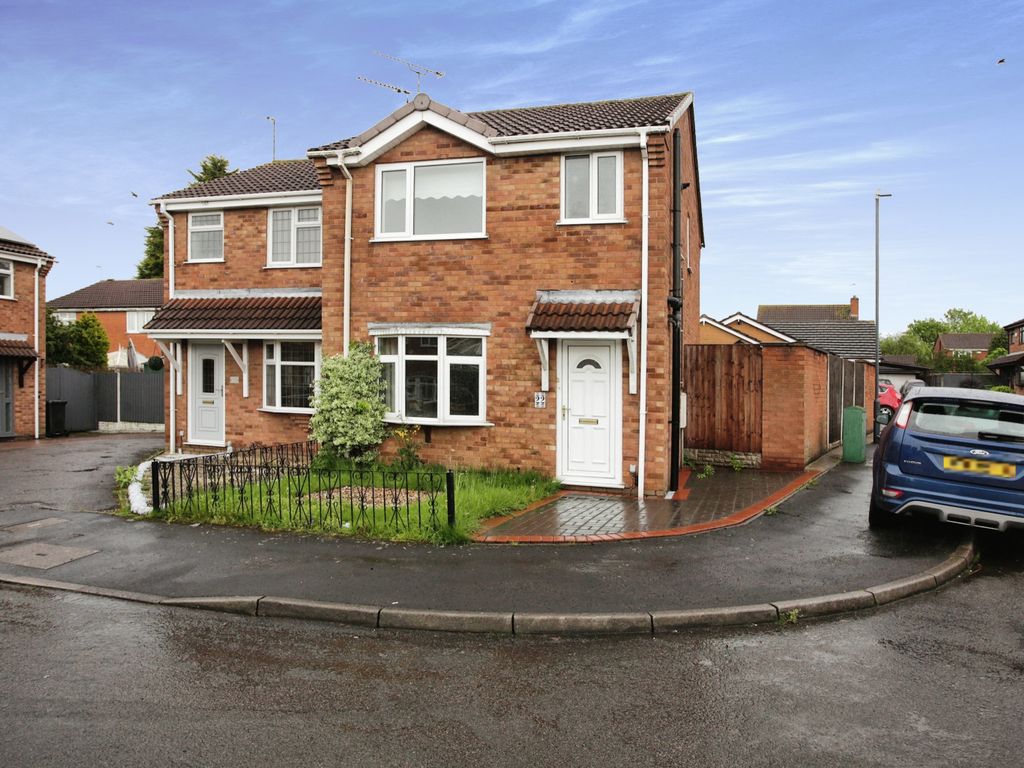 3 bed end terrace house for sale in Aintree Close, Bedworth